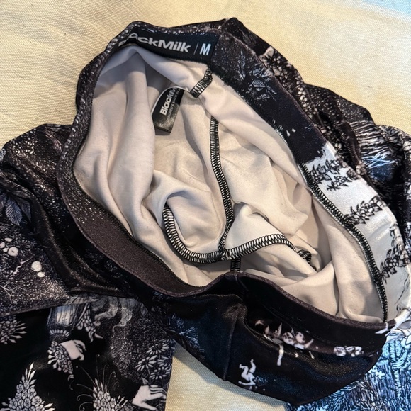 BlackMilk Leggings - Picture 5 of 6